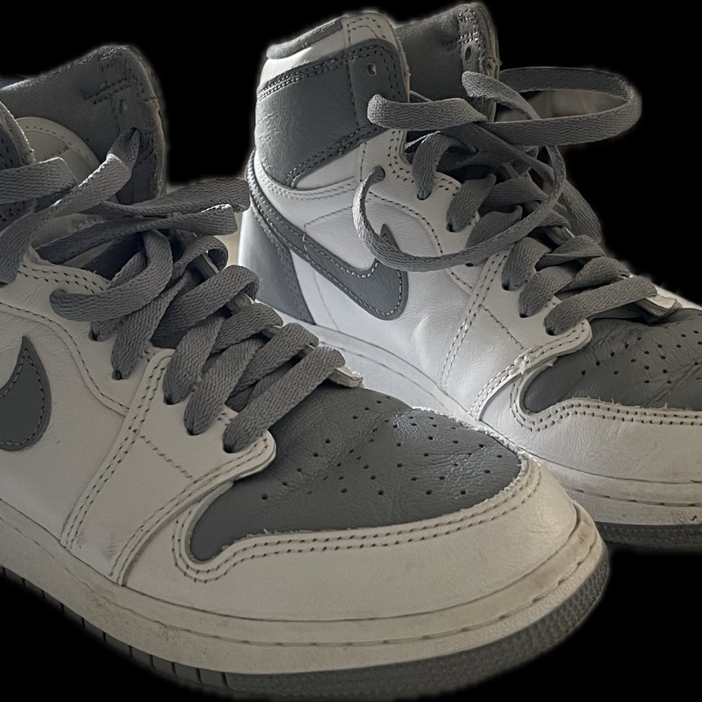 Jordan 1 Retro High OG - Picture 2 of 4
